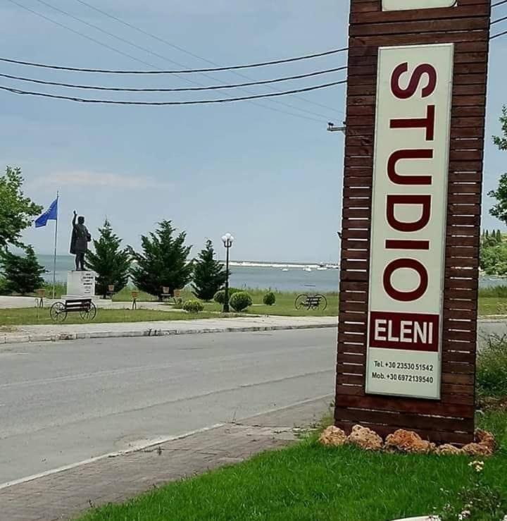 Studio Eleni Nea Agathoupoli Luaran gambar