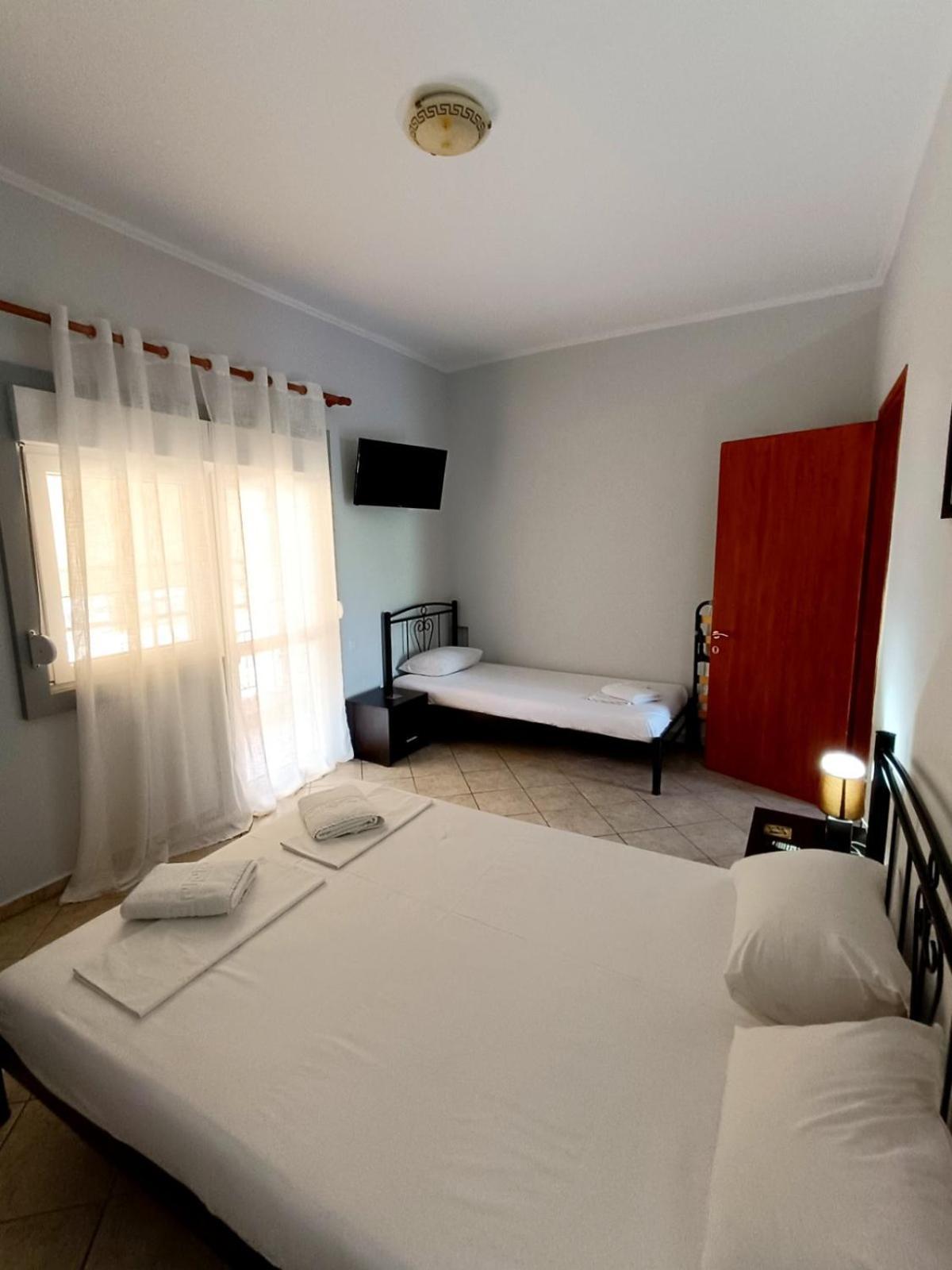 Studio Eleni Nea Agathoupoli Luaran gambar