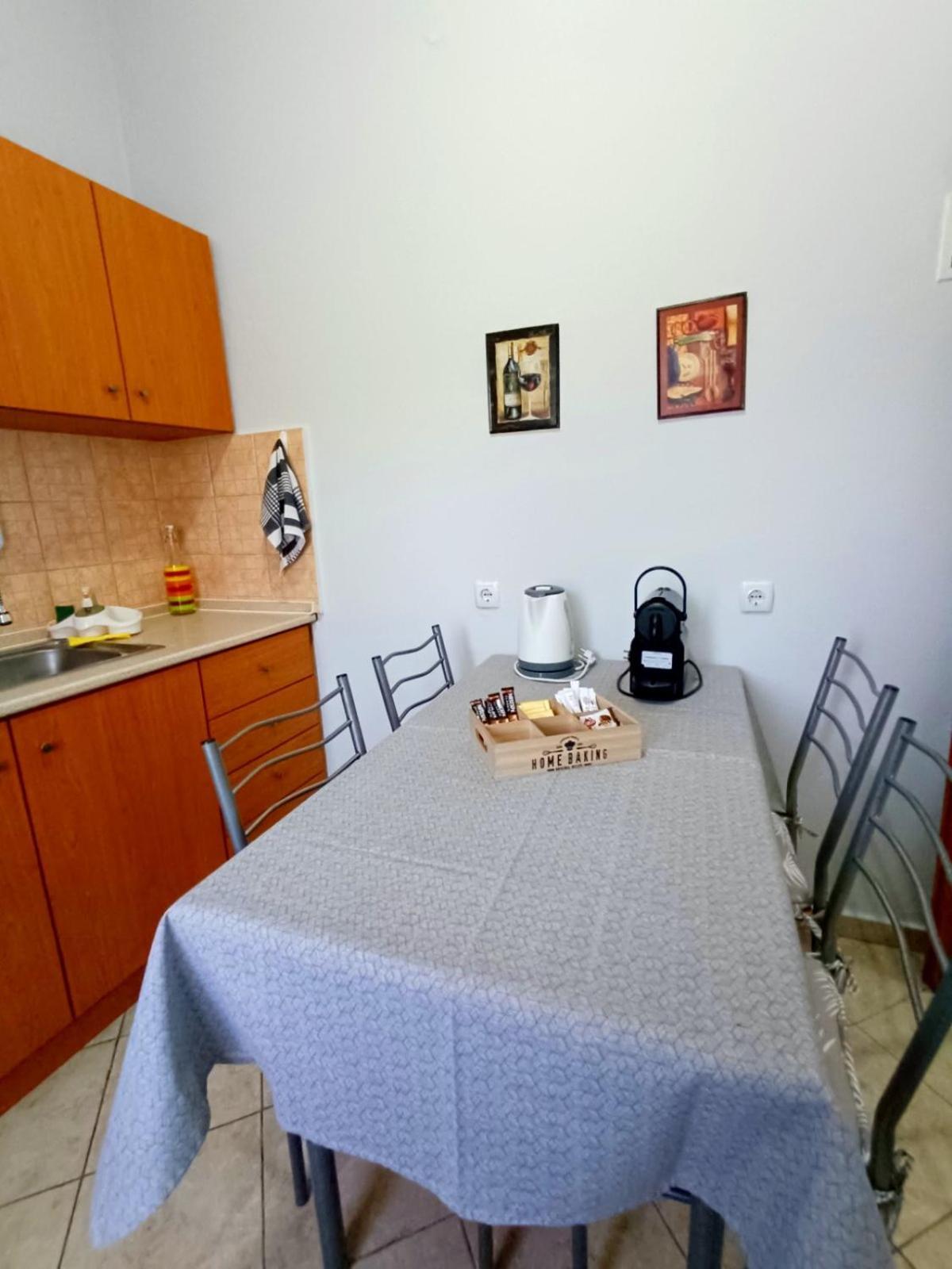 Studio Eleni Nea Agathoupoli Luaran gambar