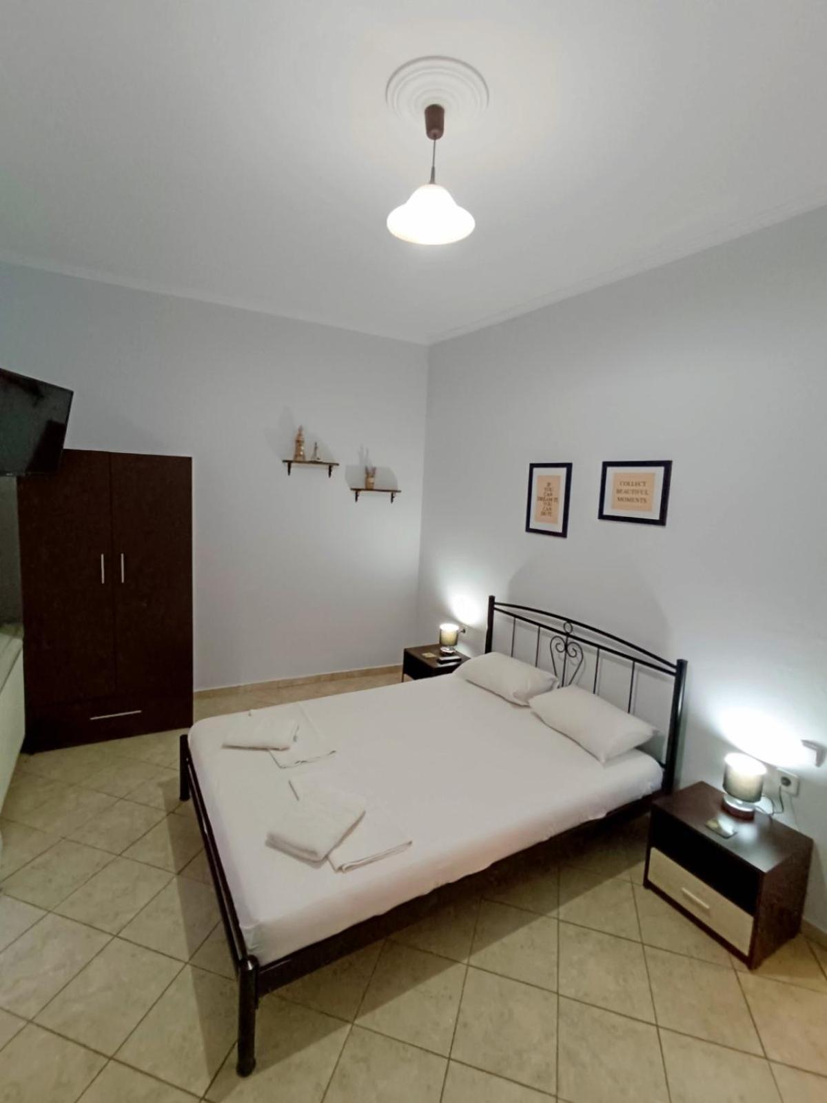 Studio Eleni Nea Agathoupoli Luaran gambar